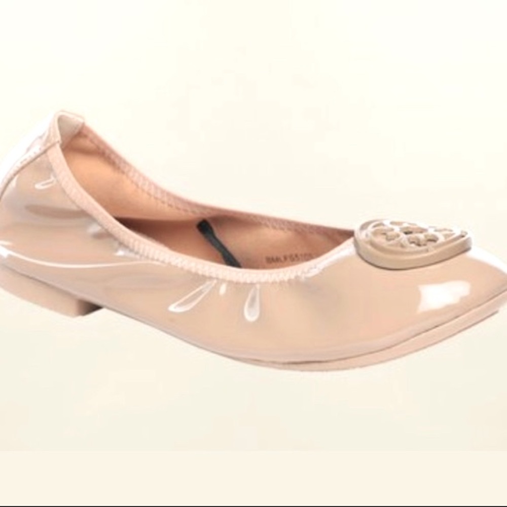 Used in great condition. Pavers England Beige Ballerina flat w/ the Pavers logo.